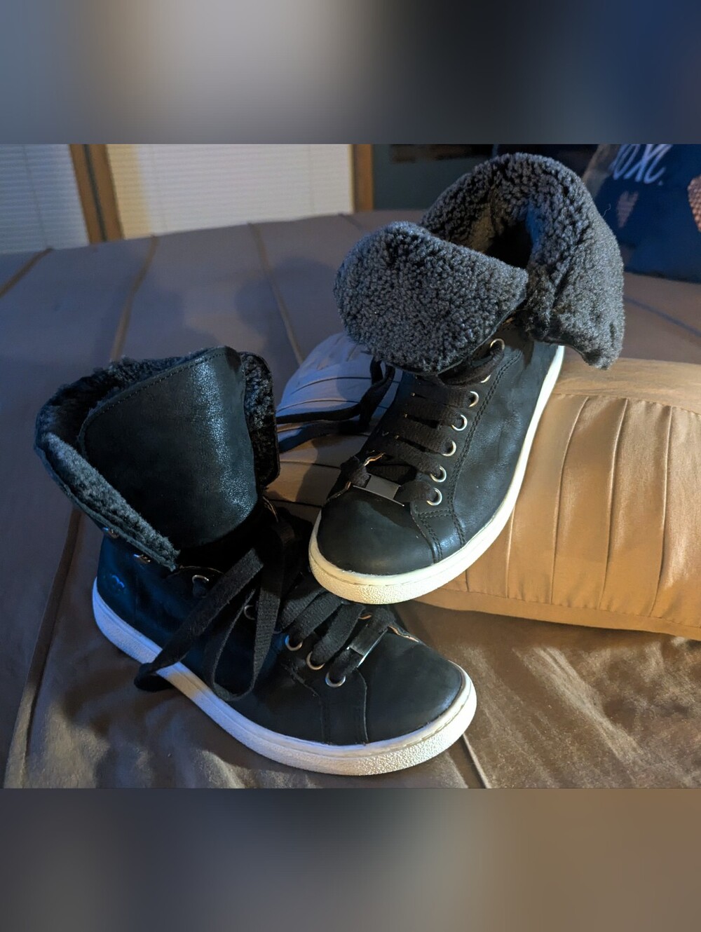 Women's Size 7 UGG Shearling Black Leather High-Top Sneakers